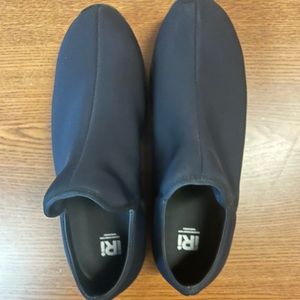 iRi Unisex Black Neoprene Low Top Sneaker Size 8